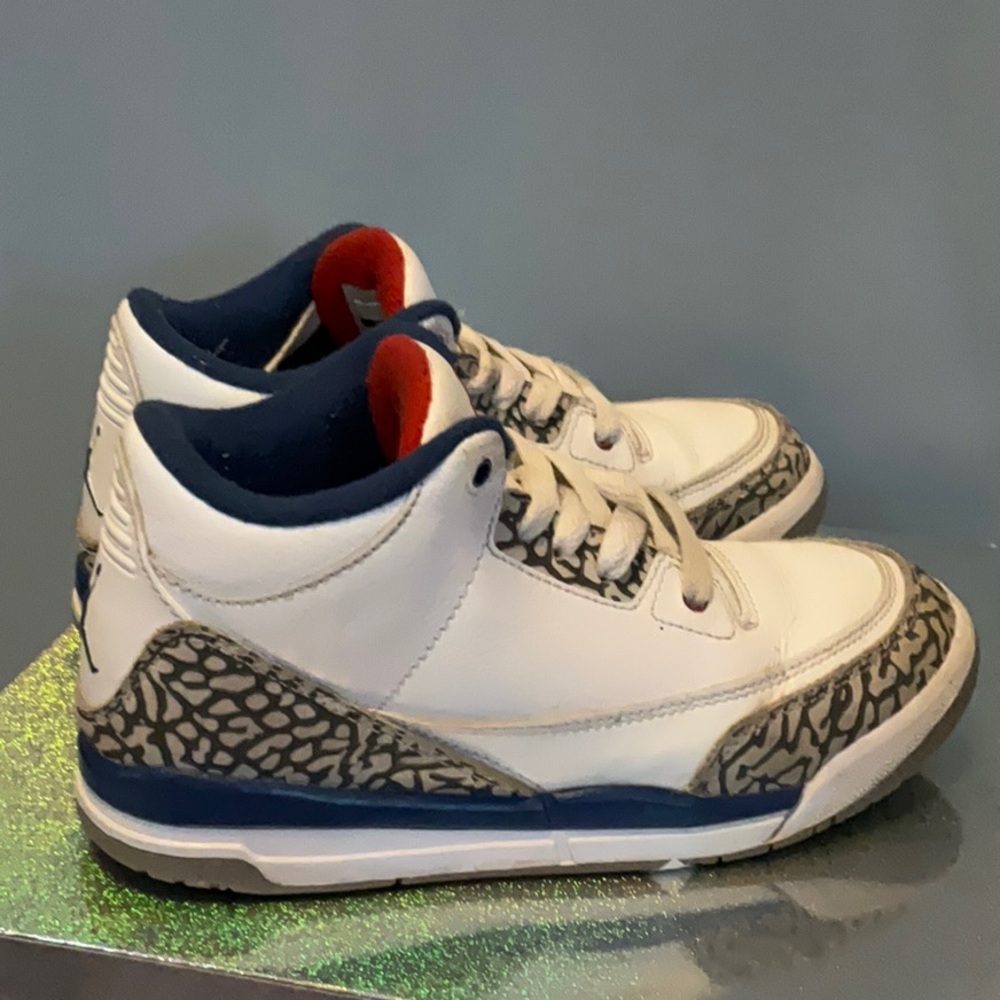 NIKE AIR JORDAN 3 RETRO TRUE BLUE boys size 1Y